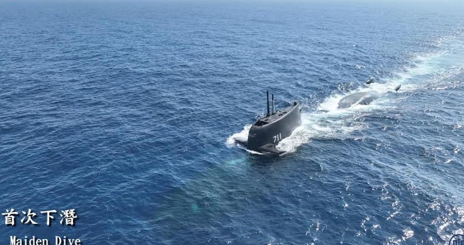 就在刚刚，

台“民进党”正式公布，

2月8日，台湾省民进党当局首次公布自制潜