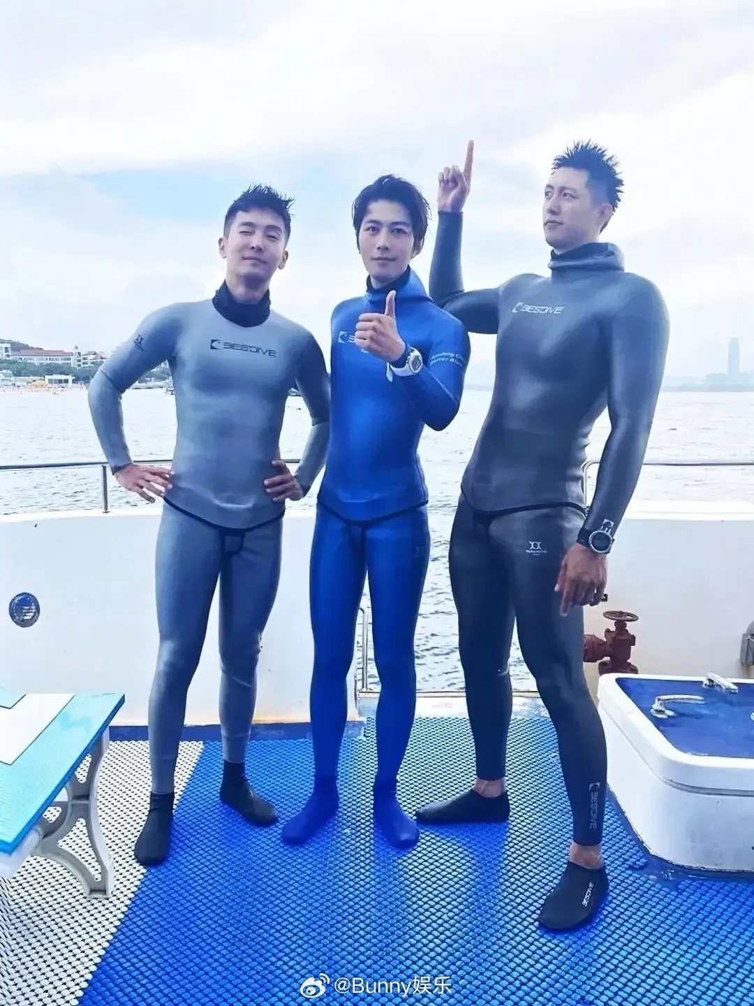 黄景瑜这体格可以演楚霸王了，毕竟其他人站他面前犹如小鸟依人