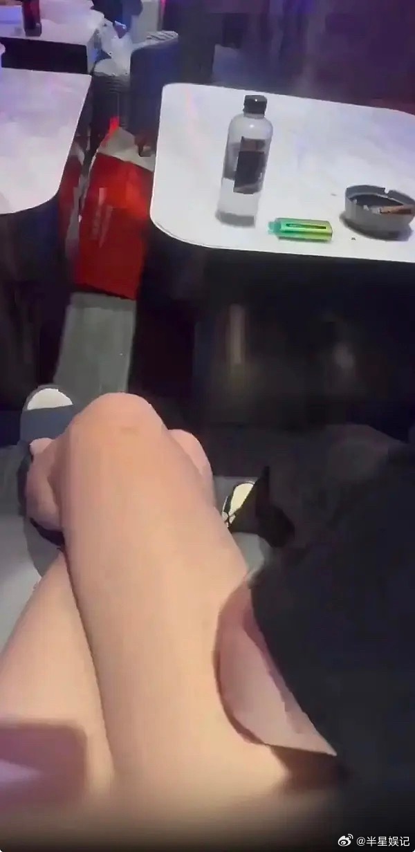 养成系粉丝看到他靠在女生腿上，什么感觉呢