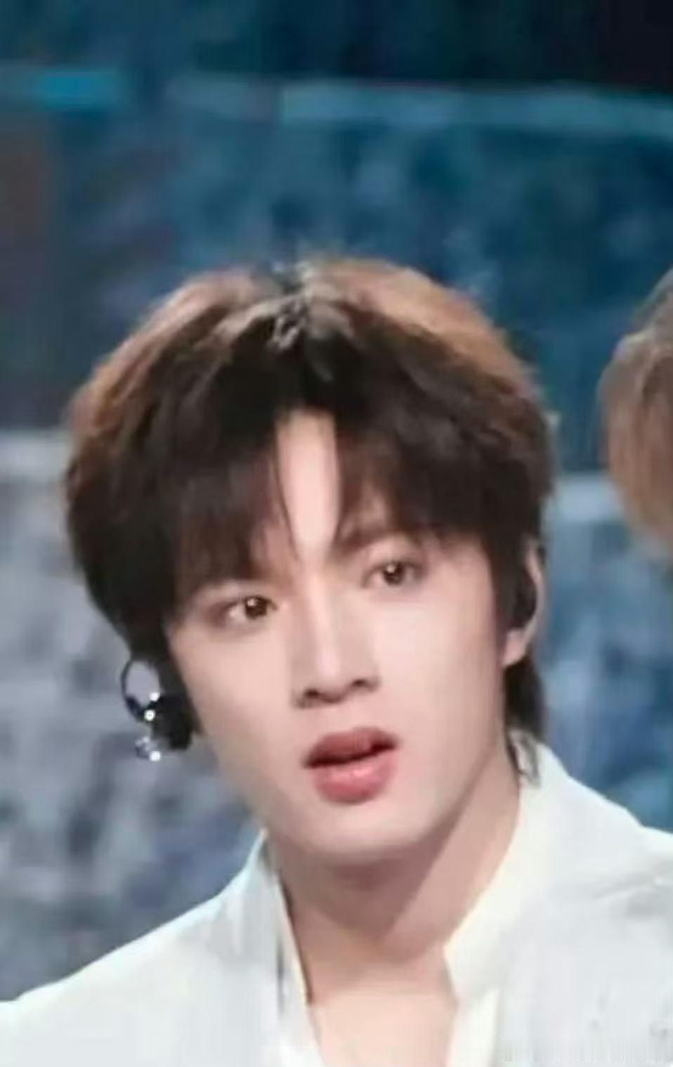 时代少年团网络视听盛典造型路透 时代少年团网络视听盛典部分成员造型路透来啦～清爽