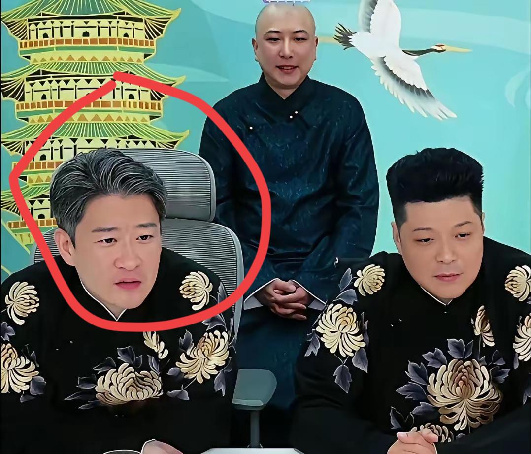 曹云金白发是染的吗？还是本身就这样