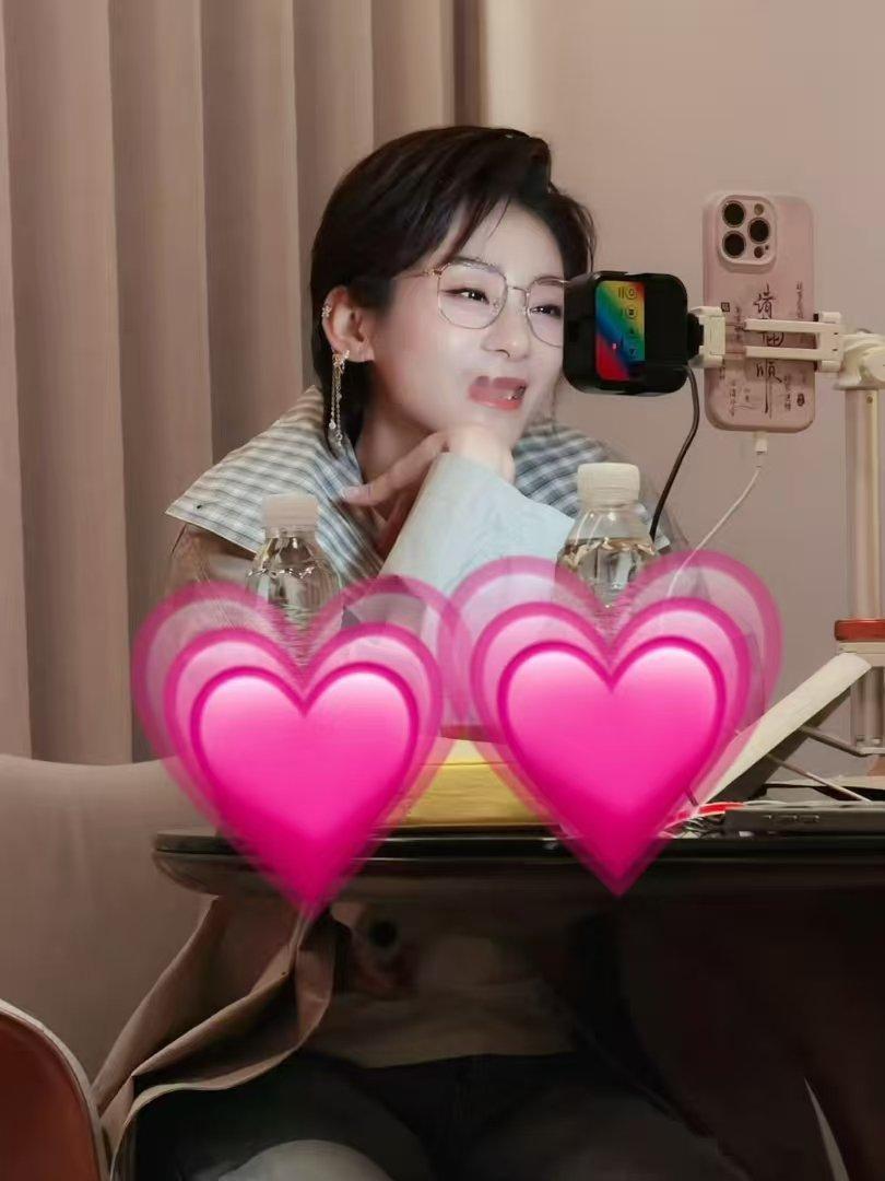 侯宇工作留痕侯宇真的很想继续乘风下去 侯宇工作留痕，成为女明星第一步 喝水要打码