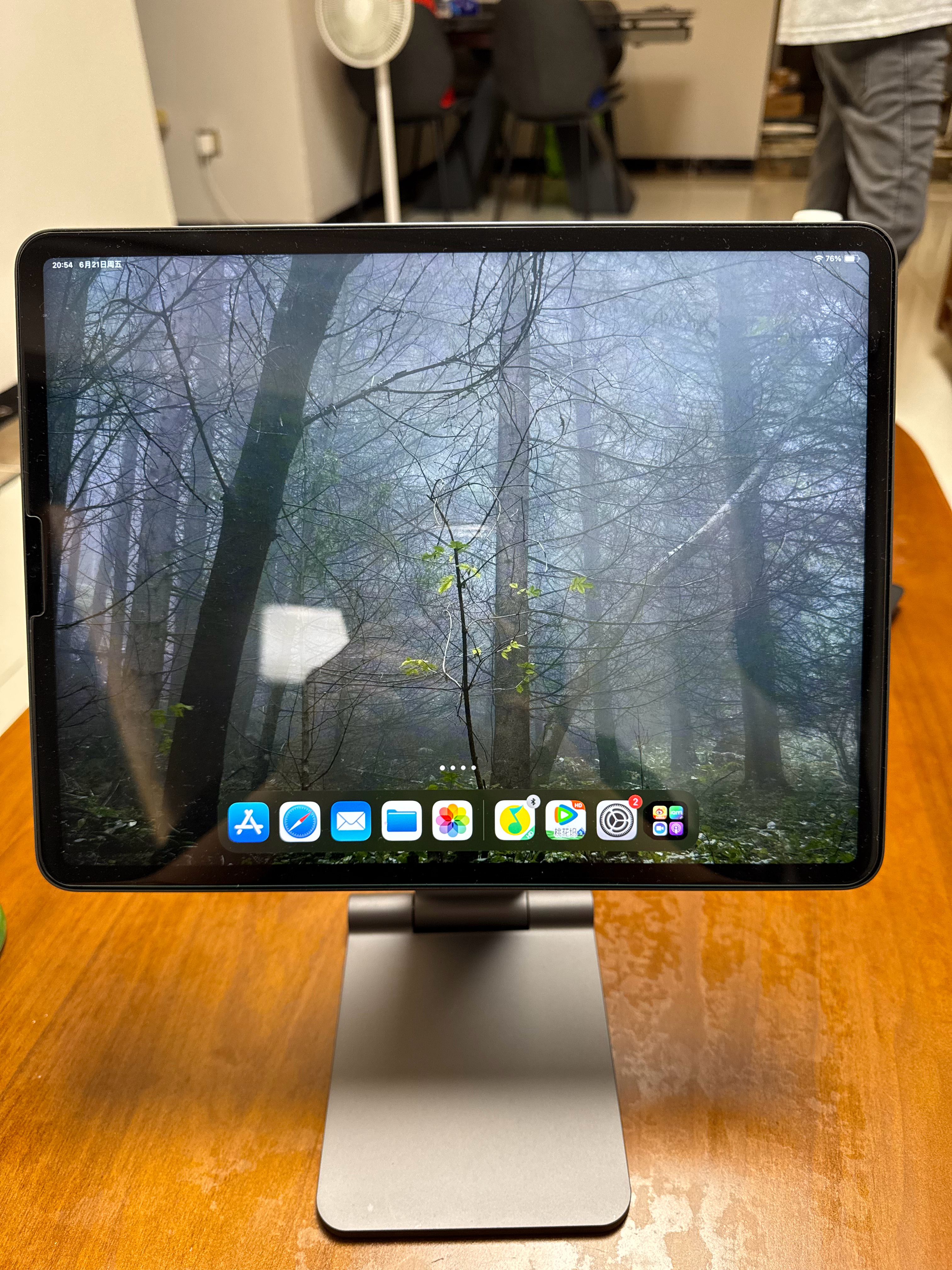 12.9英寸的iPad Pro真的好大，看视频确实挺爽的，不过也确实不轻，便携性