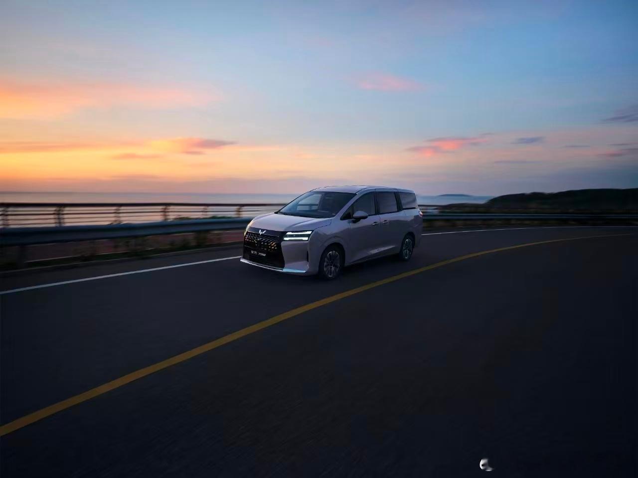 万众期待的「国民神车继承者」五菱星光730 将于11月12日正式登陆市场，据悉，