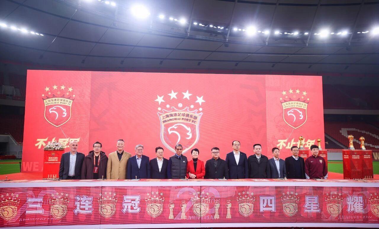 这样的站位让穆斯卡特情何以堪？海港到底是谁的球队？相信申花不会这样！我们看到这是