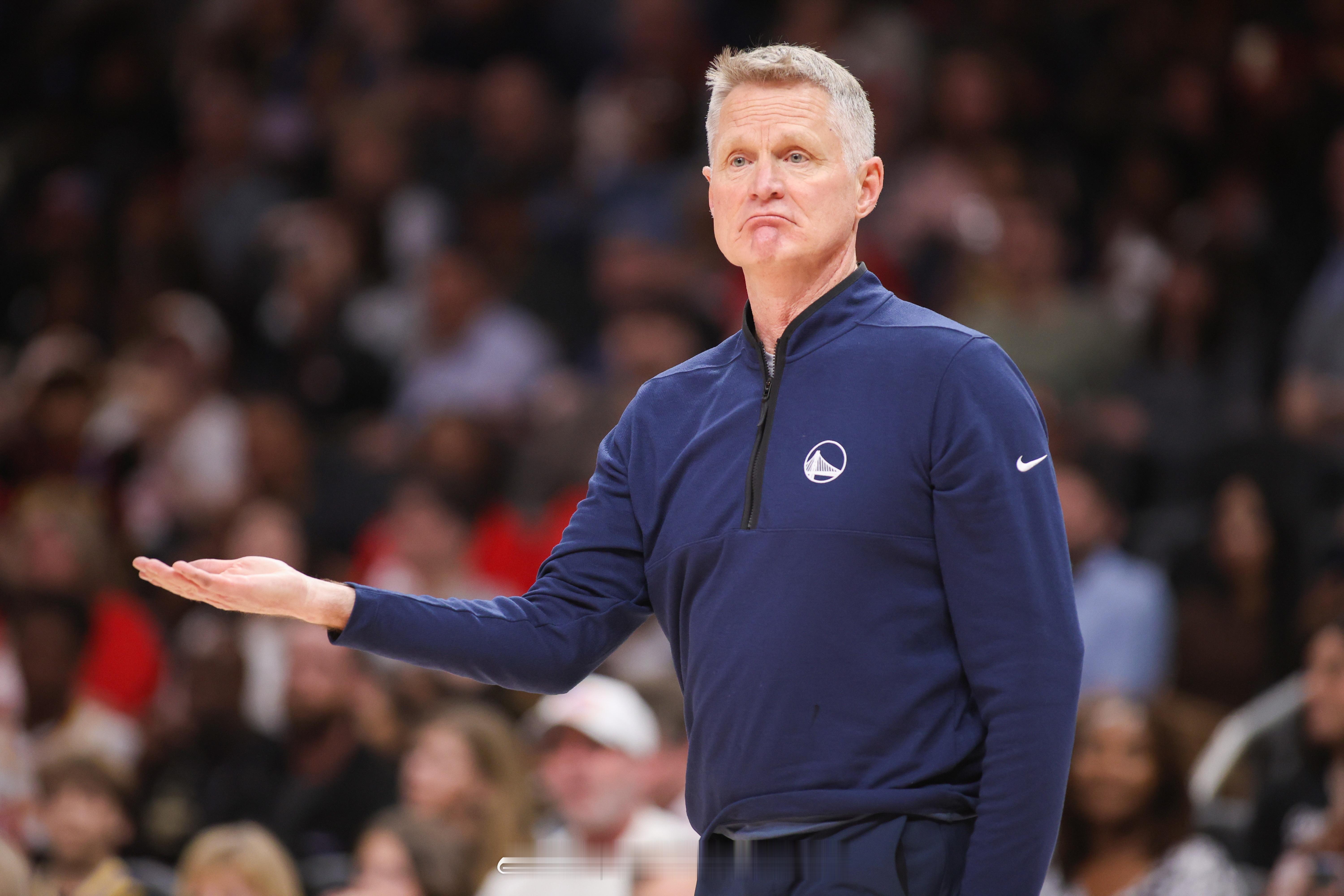 NBA勇士科尔 科尔去留悬念即将落地✅据记者消息，勇士主帅科尔本周将与管理层敲定