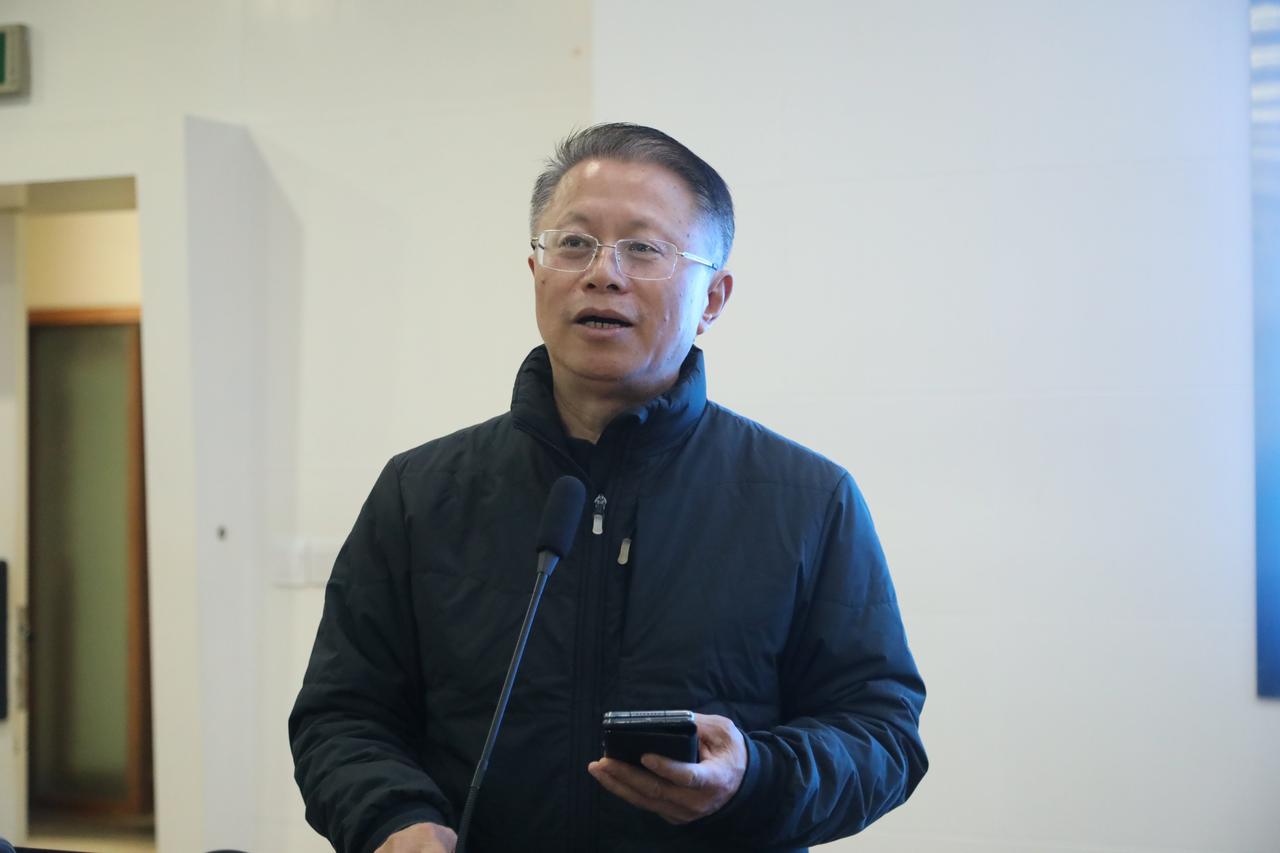 杨南镇是海军大校，我国两栖作战、轻武器领域知名专家，也是中国海军陆战队创始人之一