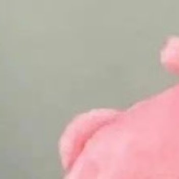 当峨冠博带早已零落成泥之后，反而是一杆竹管笔偶尔涂划的诗文，竟能镌刻山河，雕镂人