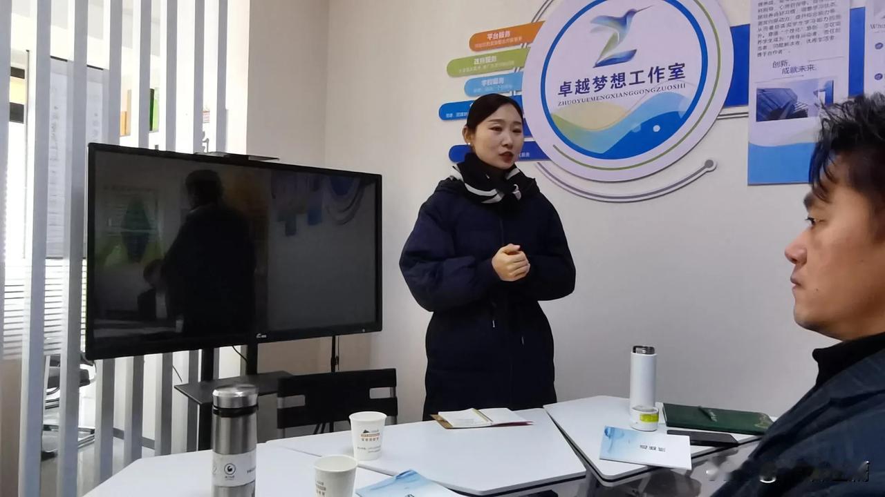 赞熙若女中豪杰
         君圣
生就一付女人身
气度不凡男儿心
竹林七贤