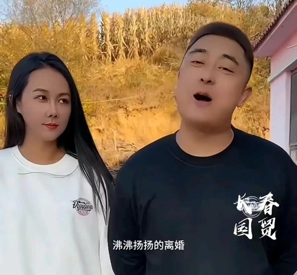 '赵四'儿子刘程被爆离婚。
刘程和媳妇思晴在直播间起誓发愿，说谁不离谁si全家。