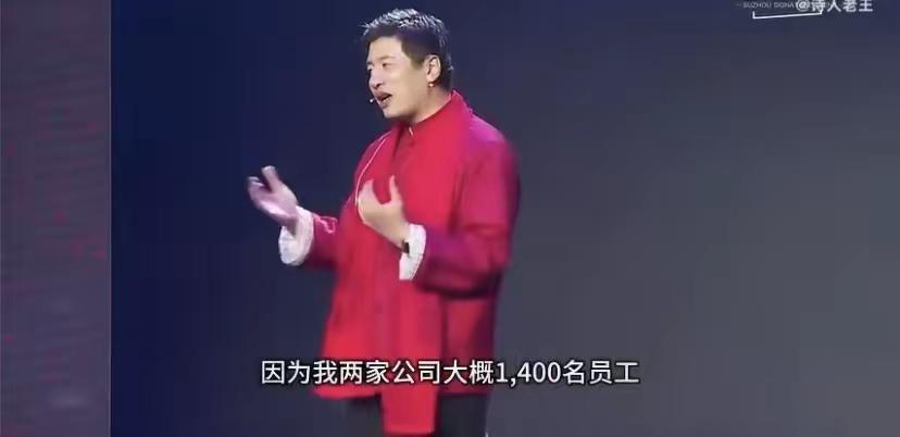 张雪峰猝然离世后，他的公司依旧如常运转，员工们按时到岗，而公司大门前的对联已被揭