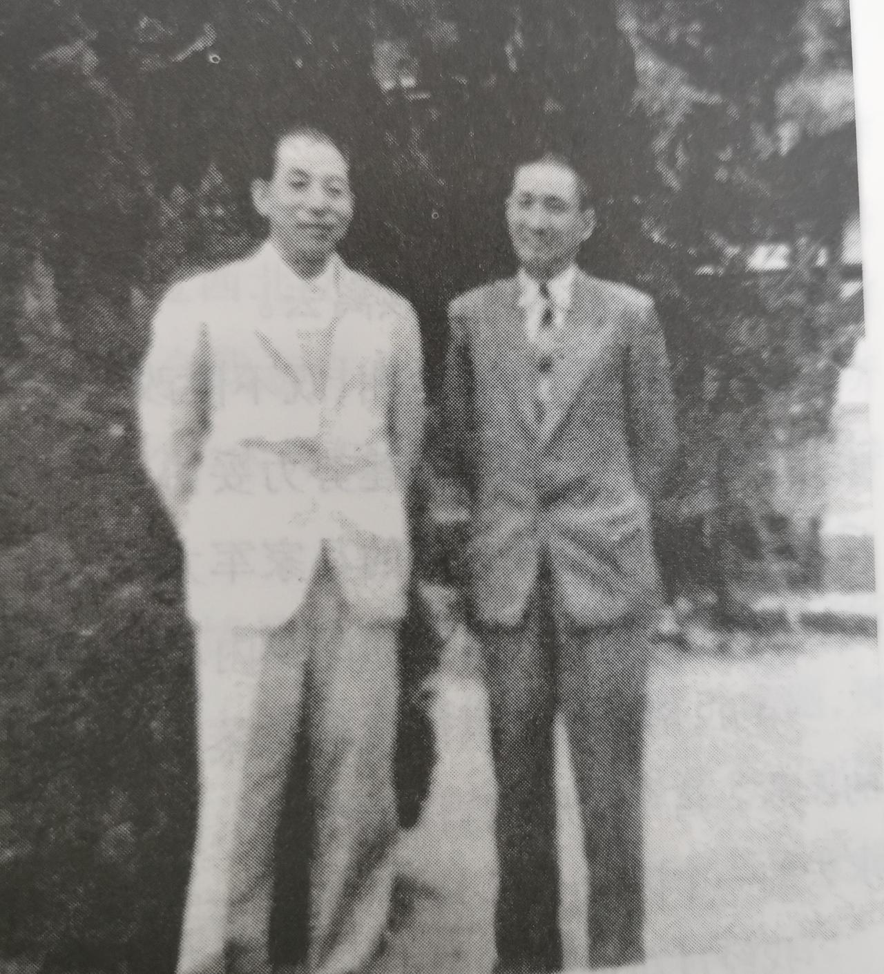 两位姓张的朋友罕见合影。
周总理说已经对不起一位姓张的朋友了，不能再对不起另一位