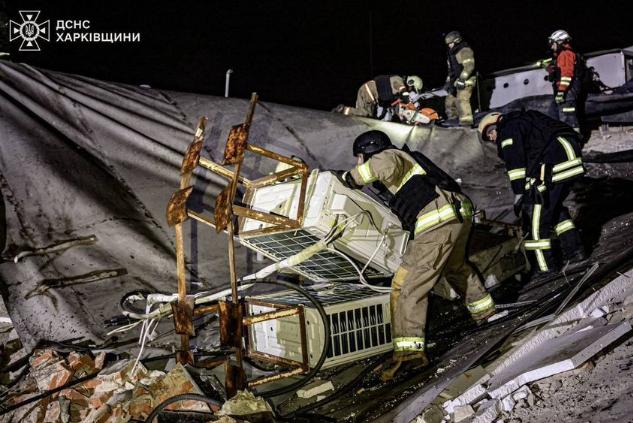 炸了！泽连斯基恐怕怎么也没想到，俄军这回真的下死手了，一口气扔出13枚全球禁用导