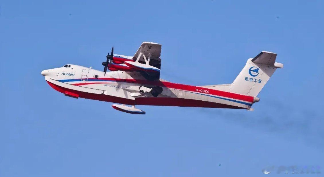 AG600飞机T5测试真机训练开飞AG600飞机T5测试真机训练学员共有两组。截