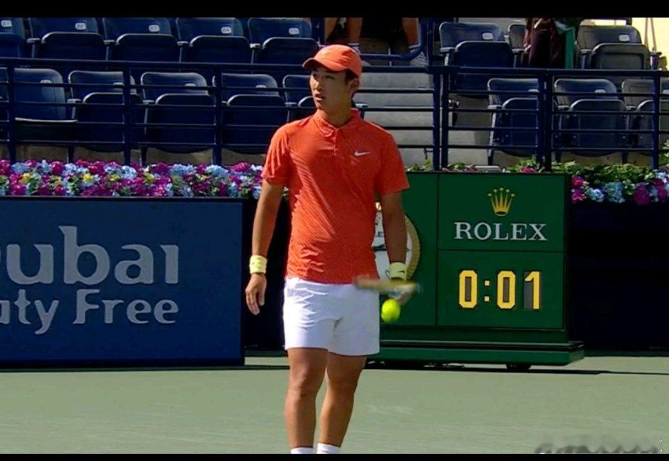 梅德韦杰夫 2月24日讯 ATP500迪拜站首轮，商竣程1-6、3-6不敌3号种