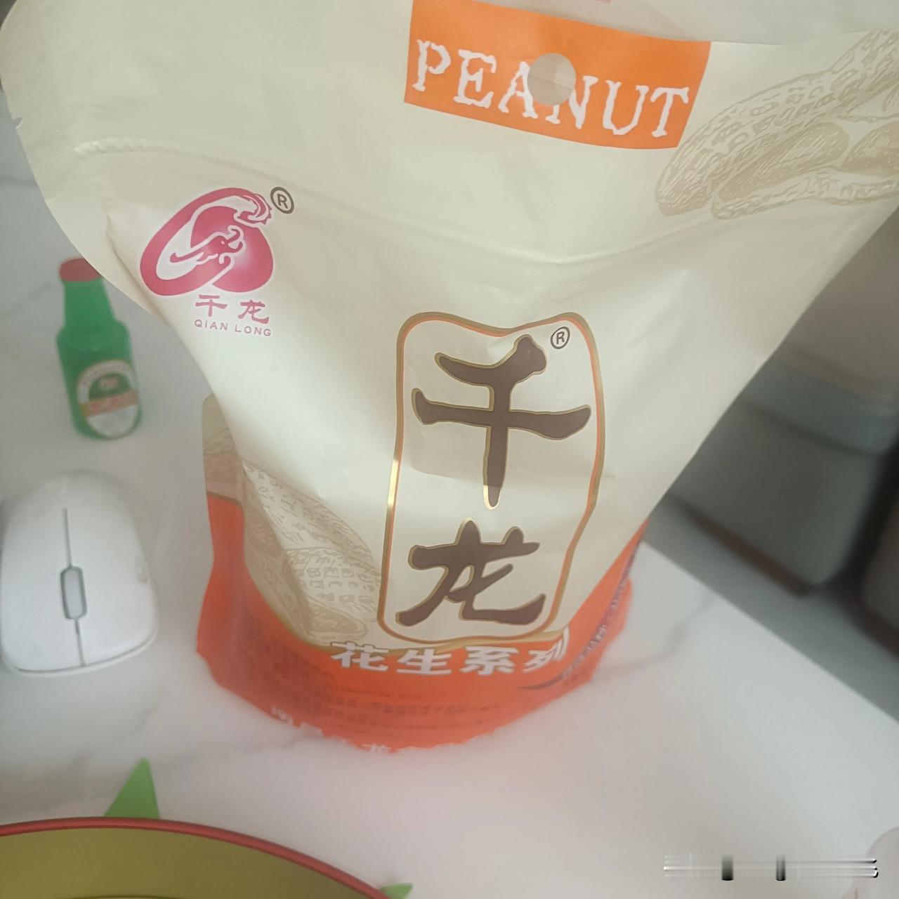 有妈妈疼爱的孩子，是最幸福的。每一次回娘家，妈妈都给我买好吃的东西，今天，又是花