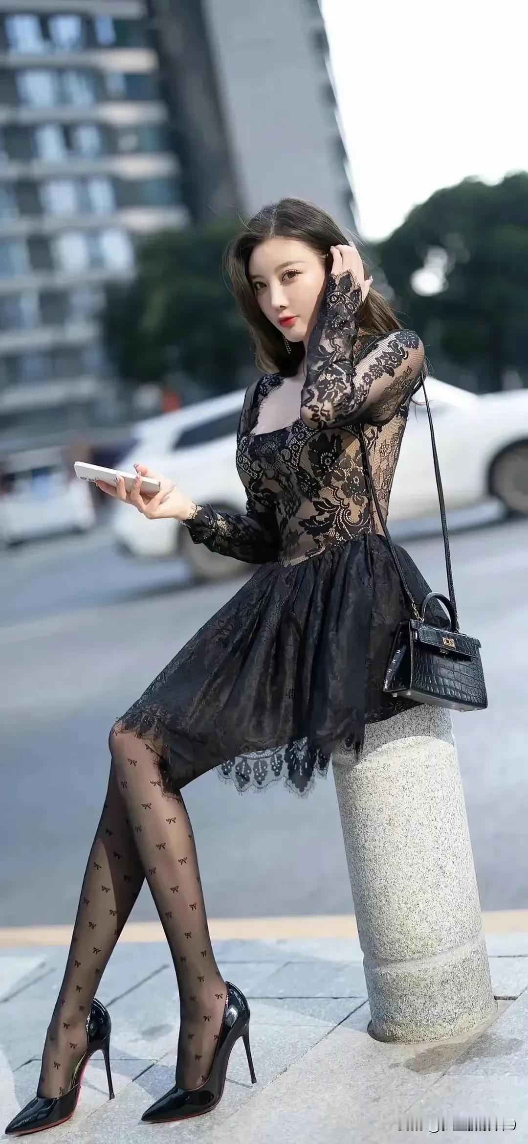 各种美女，长发飘飘，黑裙，白裙，浅色粉裙，红裙，美女配红裙