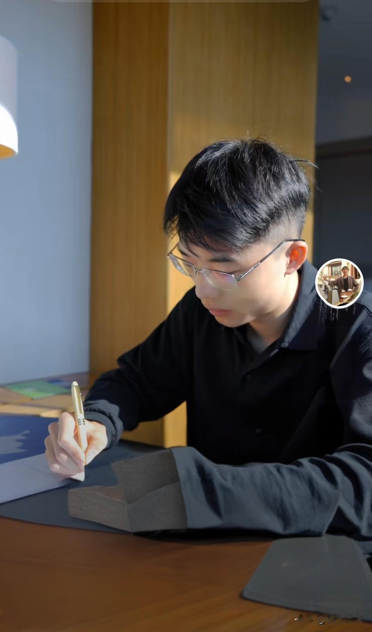 郭有才老师还是很了不起的，人家也要学习的。网红很多，但是成功的也是万分之一或者百