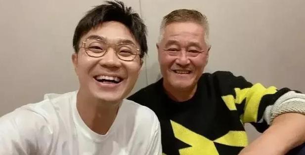 当年，张朝阳投资《煎饼侠》获 11 亿票房，但导演大鹏只分到 1w 块，后来公司