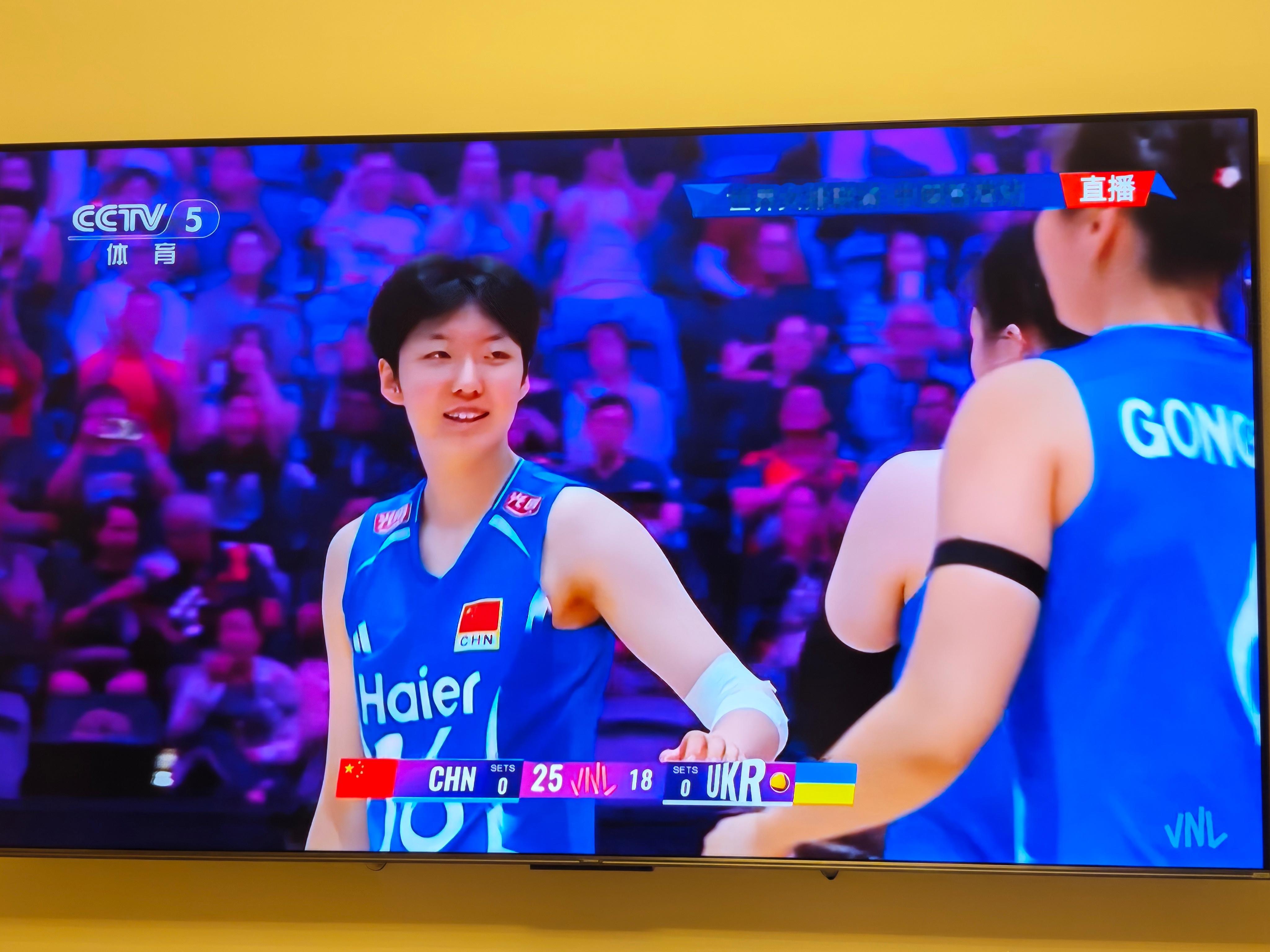 25-18轻松拿下第一局 中国女排vs乌克兰女排