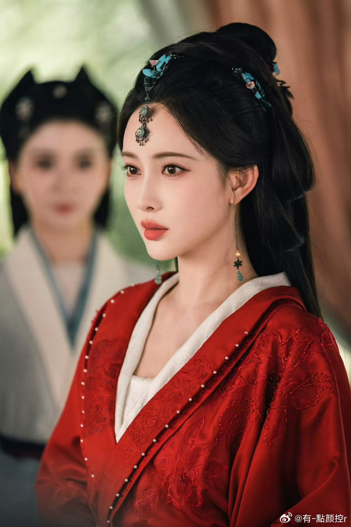 孟子义百花杀眼技百花杀谁说浓颜只适合明艳造型？孟子义仅凭眼神塑造层次感，沈汐和当