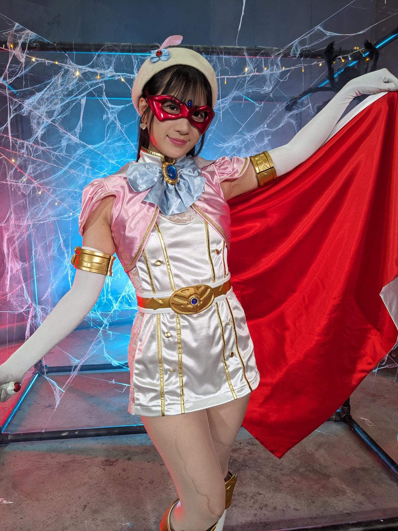 超级英雄装扮，红披风，粉色裙子，复古风格，拍照打卡！📸👸🏻‍🦰