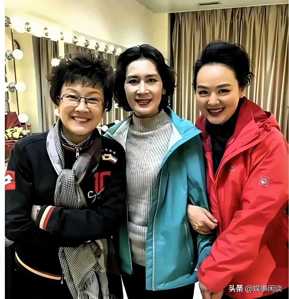 谁还记得这三位荧幕女神！宋春丽、肖雄、孙晓梅同框合影，一眼看过去瞬间感慨万千，时