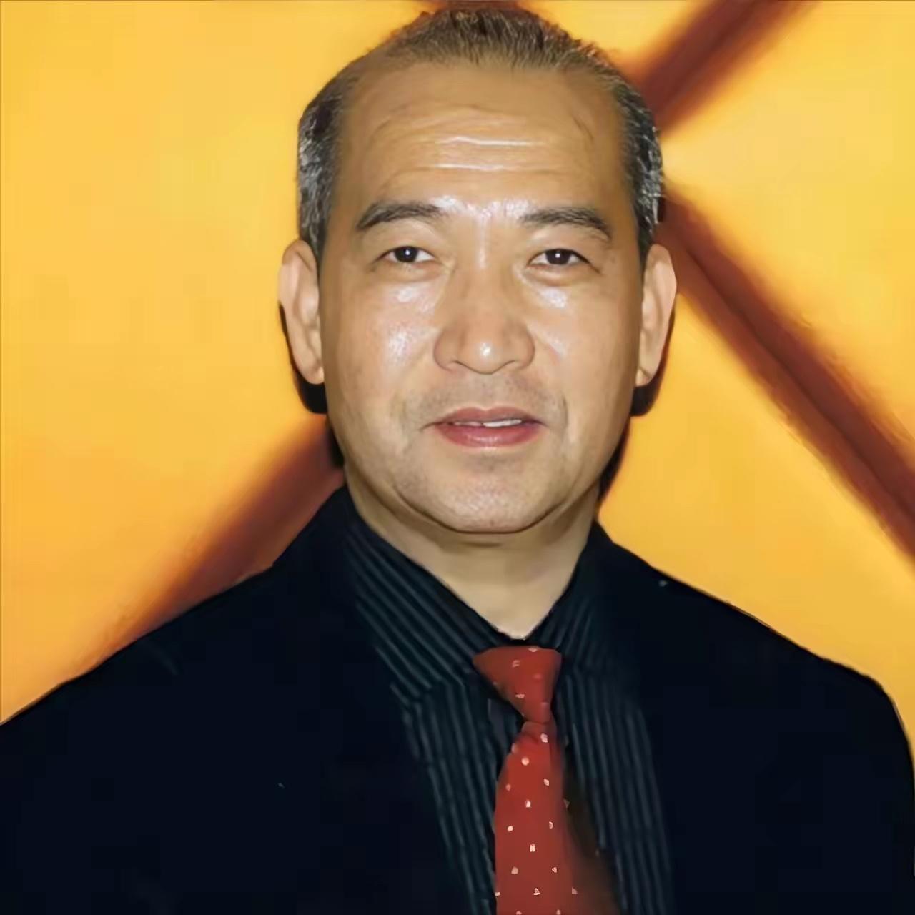 1981年，广东一男子继承巨额家产后，竟跑到英国伦敦，天天穿着破衣烂衫扛麻袋，活