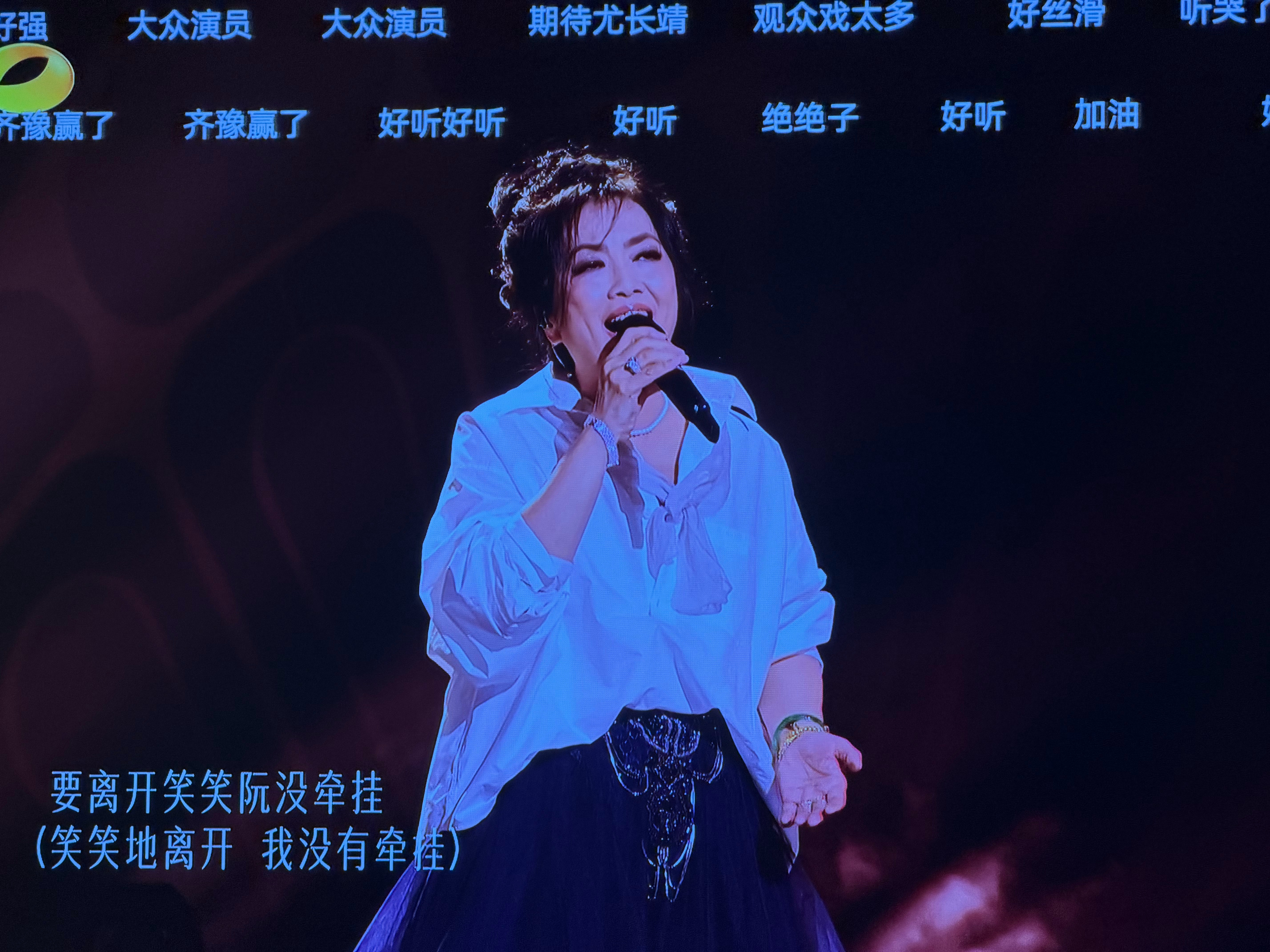 太感人了，“沉默是金”完全是在这个糟糕的节目里支教的心境，“海海人生”则是歌唱不