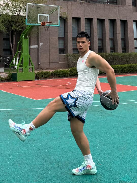 传球给你，你要接住哈