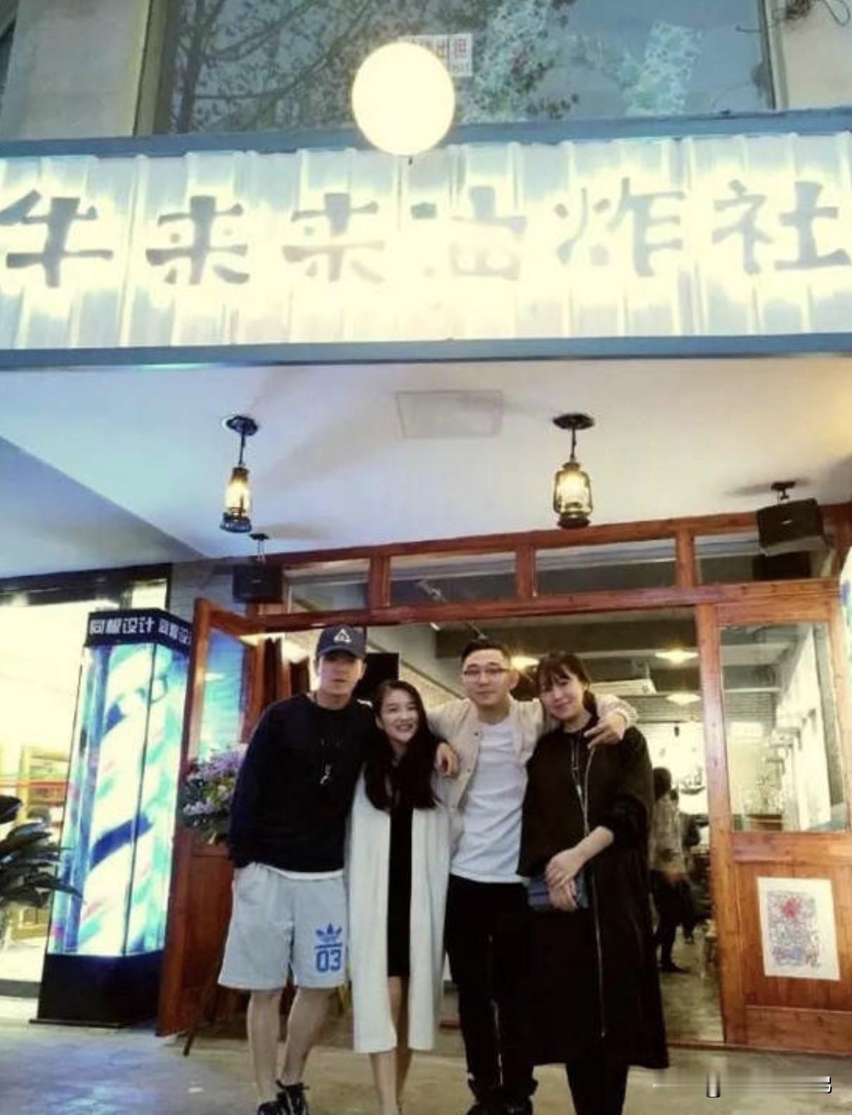 儿子在合肥出生，2016年还在合肥淮河路步行街开过《牛来来油炸社》，炸串、龙虾、