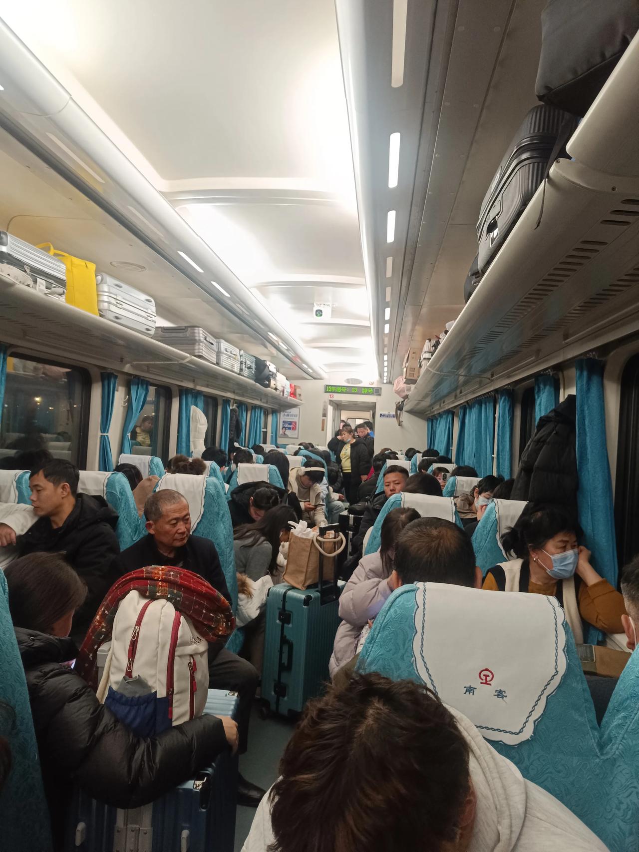 真的是要过年了啊，外出打工的朋友们都在陆续的回家过年啊，忙忙碌碌的一年在外面辛苦