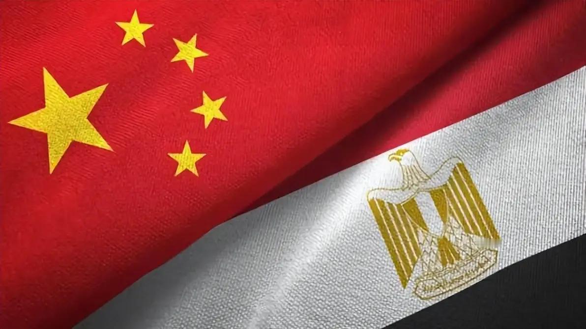 9月2日开罗太阳宫这场签约，看着像普通外事活动，其实信号不一般：埃及一亿多人挤在