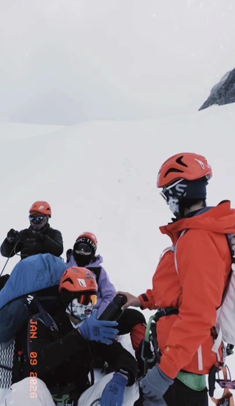 重生之我在金银山给y向导递水 向导坐着我站着 @WhyWhy  靠谱向导靠谱俱乐