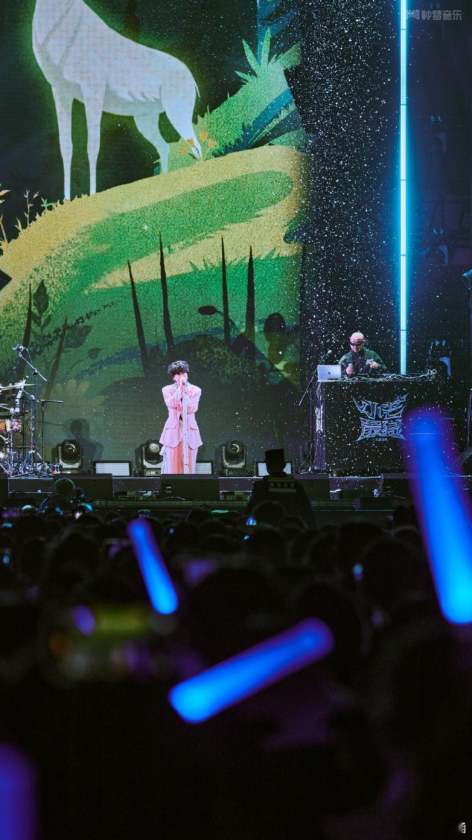 早安无锡演唱会上座率第一次体育馆就解锁满座成就！早安的成长真的太让人惊喜了