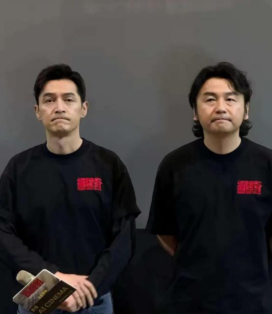雷佳音瘪嘴了，
 
胡歌也也瘪嘴了。
 
本以为有他俩的号召力撑着，再加上冯小刚