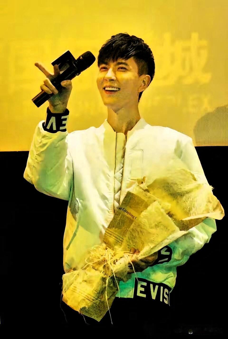 现在的恋爱观越来越清醒了？
小于在节目上的一番话
戳中无数人的心巴！不喜欢的人