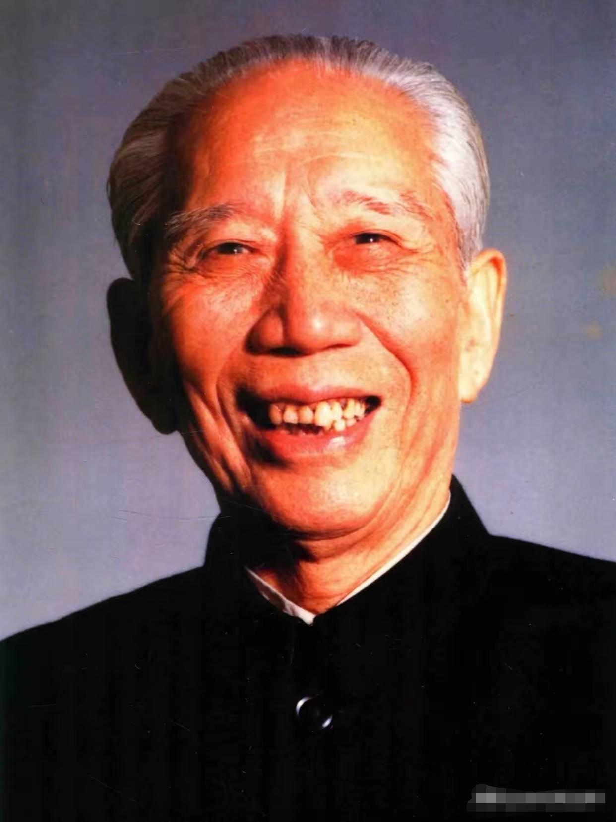 1950年新疆两千五百名骑兵连夜叛变，王震不派追兵，只拨通一通电话：“你自己的兵