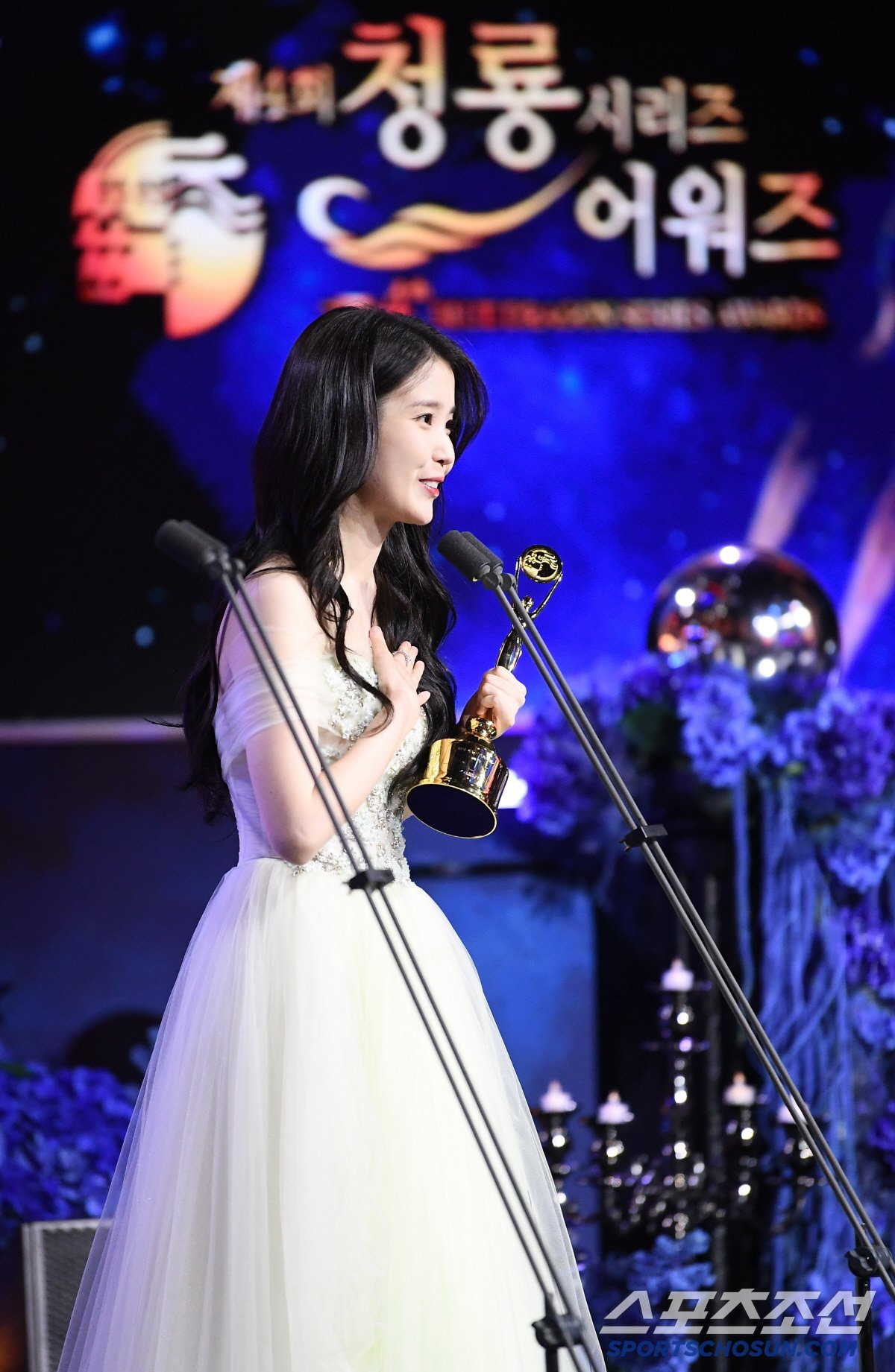 250718 IU青龙电视剧大赏新闻图视后IU！实至名归 IU青龙视后 ​​​