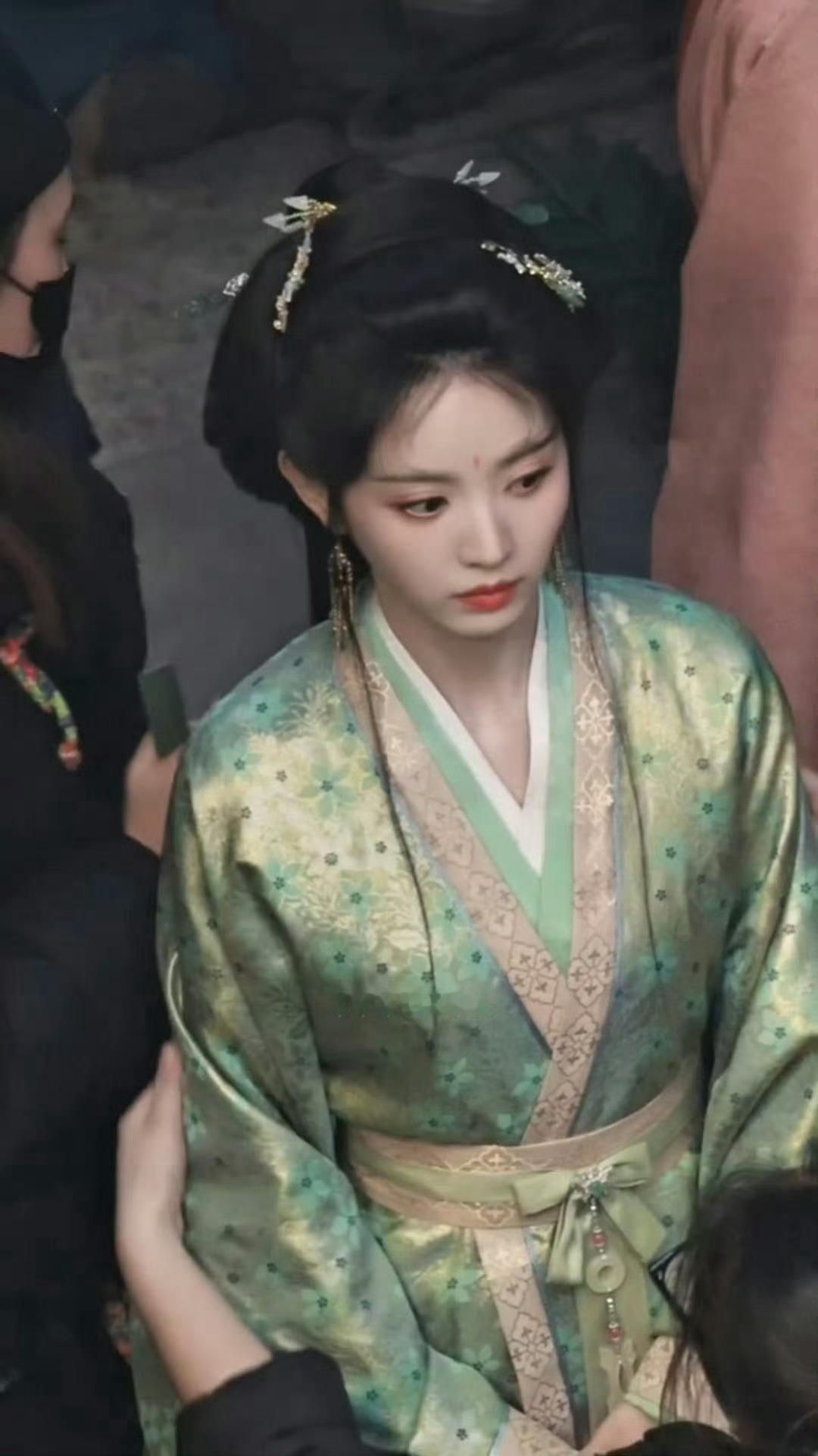 田曦薇嫁金钗造型，完全美神来的 