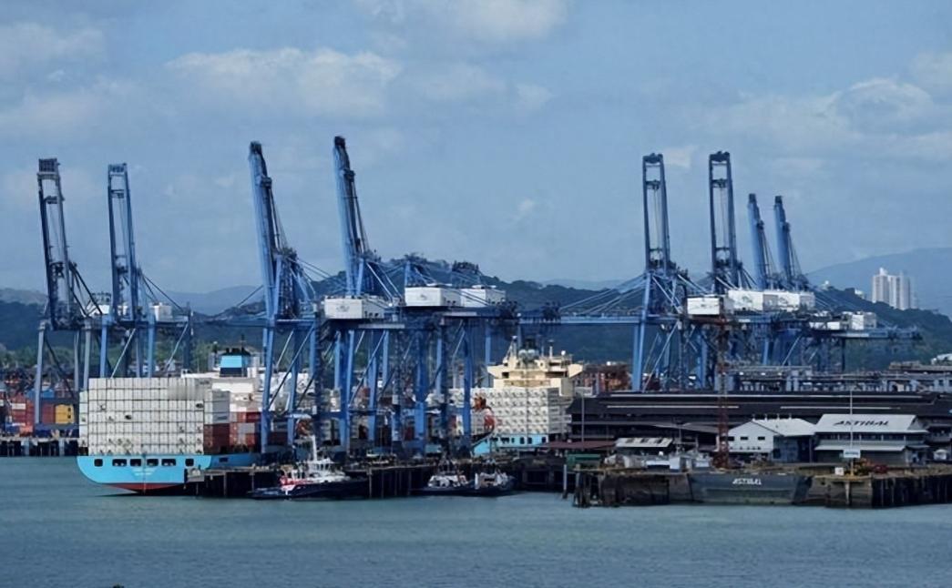 巴拿马还是玩砸了，并通过各种渠道喊话，可以先把港口还回来。

就在一个月前，巴拿