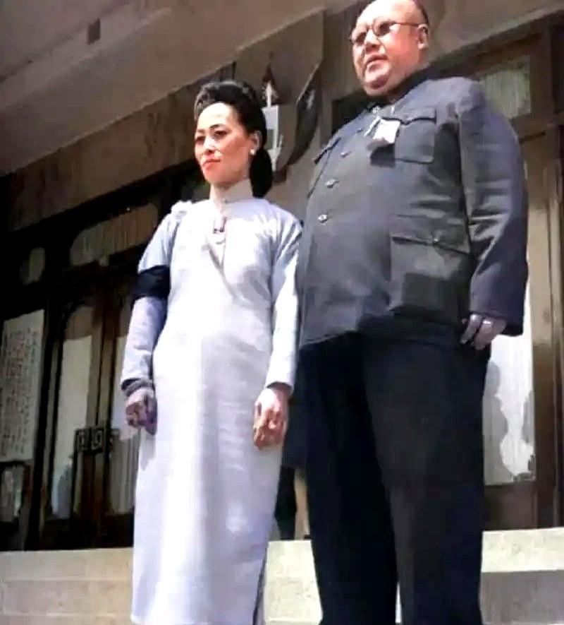 他以为带走的是一张无限额信用卡，其实只是一张时效三年的消费券。
钱刚到美国时，他