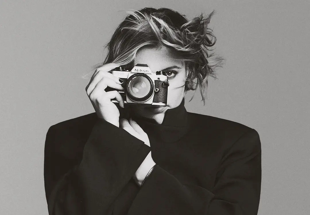 今天是格蕾塔·葛韦格（Greta Gerwig）43岁的生日！🎂从“呢喃核”时