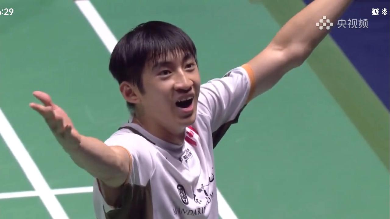 羽毛球世锦赛超级黑马继续黑！加拿大华裔赖浩俊2-0淘汰2021年世锦赛冠军骆建佑