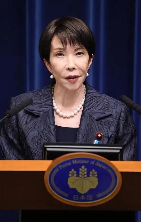 日本首相高市早苗正式宣布，

1月23日上午，日本首相高市早苗带着全体阁僚，在内