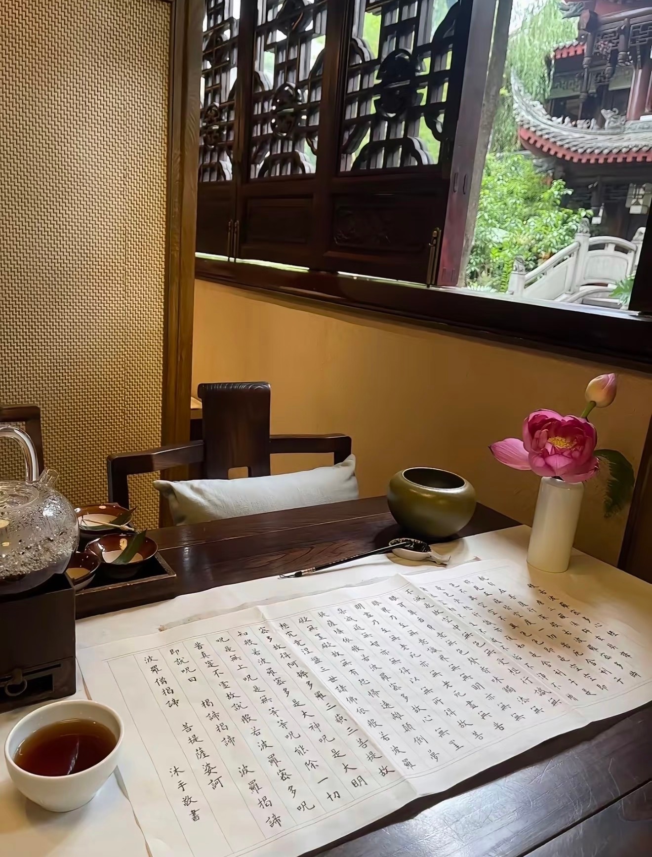 世界很大，人心易变且掺假！祝你兴致勃勃说不怕，祝你愿意给自己买花！ 