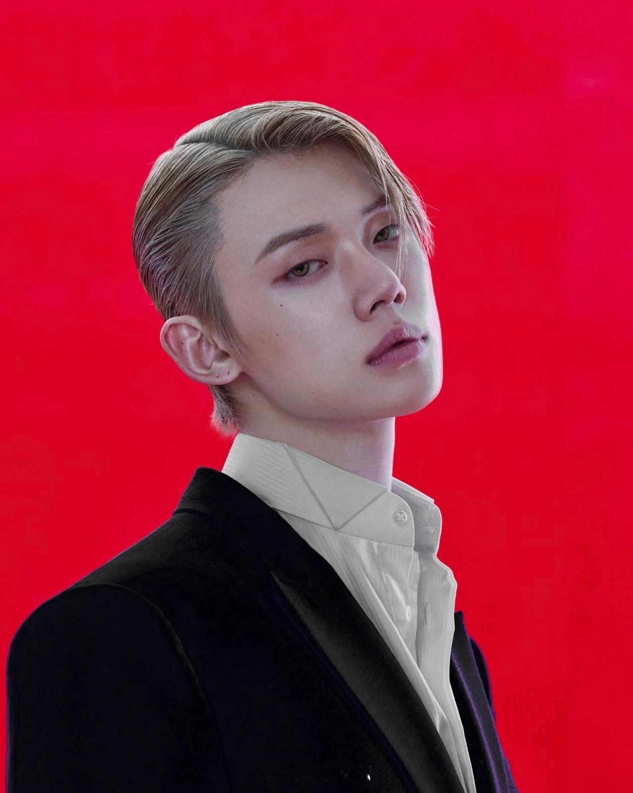 崔然竣YEONJUN这身Xander Zhou简直是“暗夜贵族”本尊！🖤 剪裁