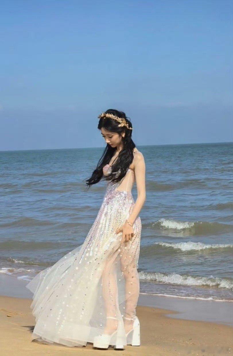 王影璐 鞋跟王影璐 鞋跟的太美了吧，bingbing 的感觉～ 