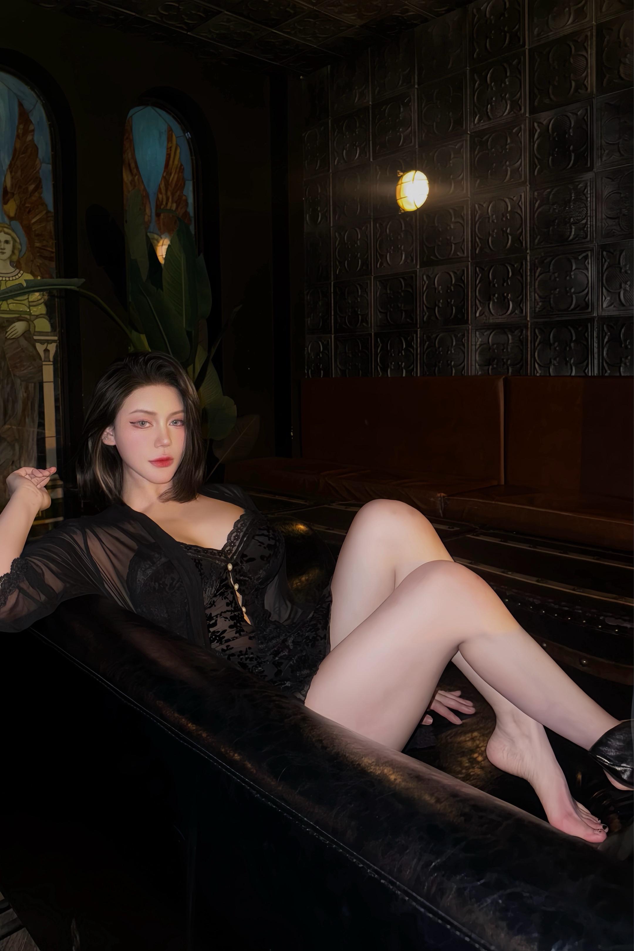 给你的巴掌和吻痕都是我送你的礼物。