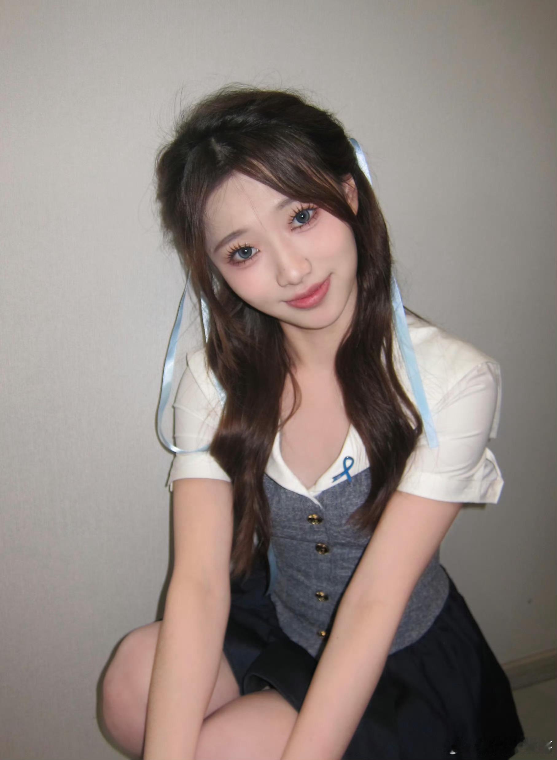 军师！军师！这样的女大怎么追到？[抓狂]女大学生好啊！LPL互动女主持人阿芙晒照